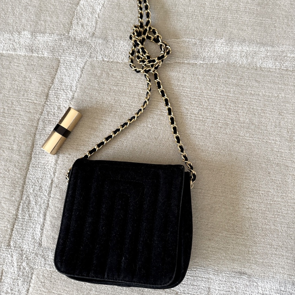 Black Quilted Chain Shoulder Bag